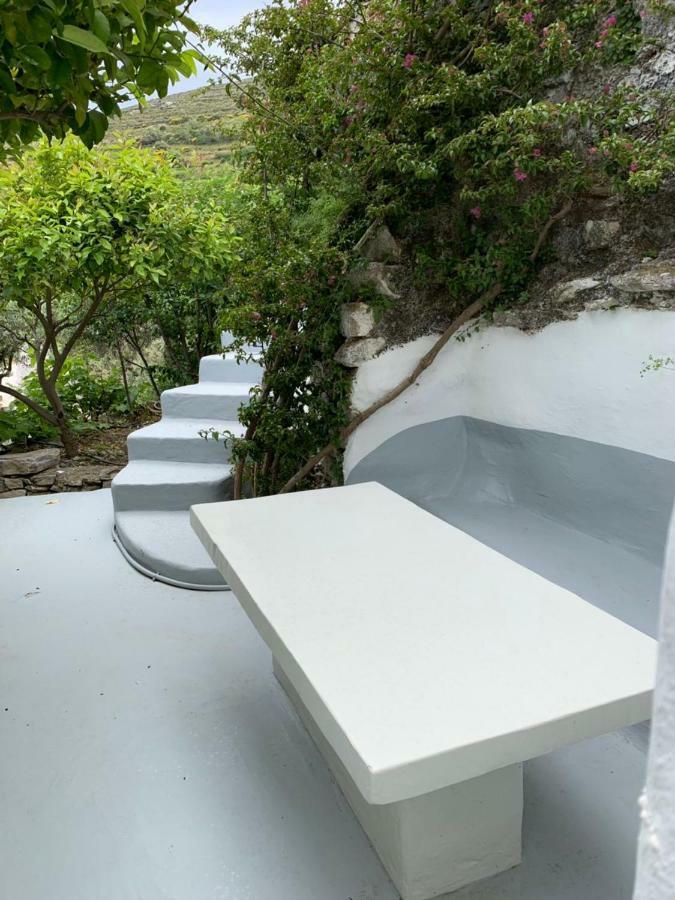 Belle Manas Τήνος